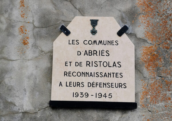 Plaque de reconnaisance de la commune d'Abries