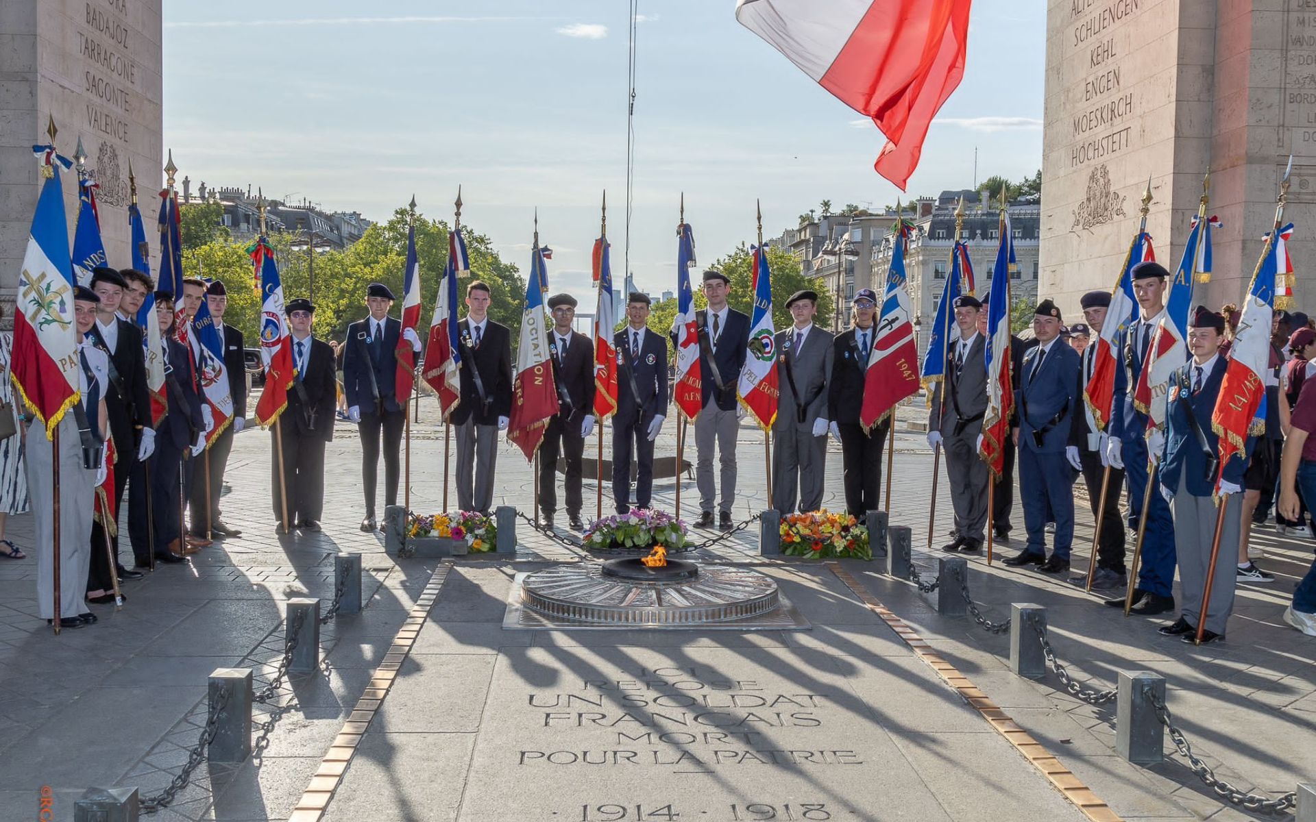 Un porte-drapeau queyrassin à Paris